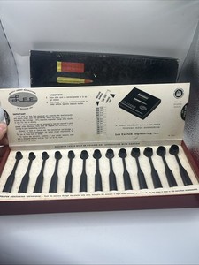 Lee powder measure kit 13 powder measures  with slide chart Vintage 1966 Black