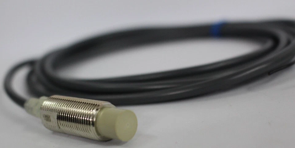 New OMRON E2E-X5ME1 Proximity Sensor Switch - Image 3 of 3