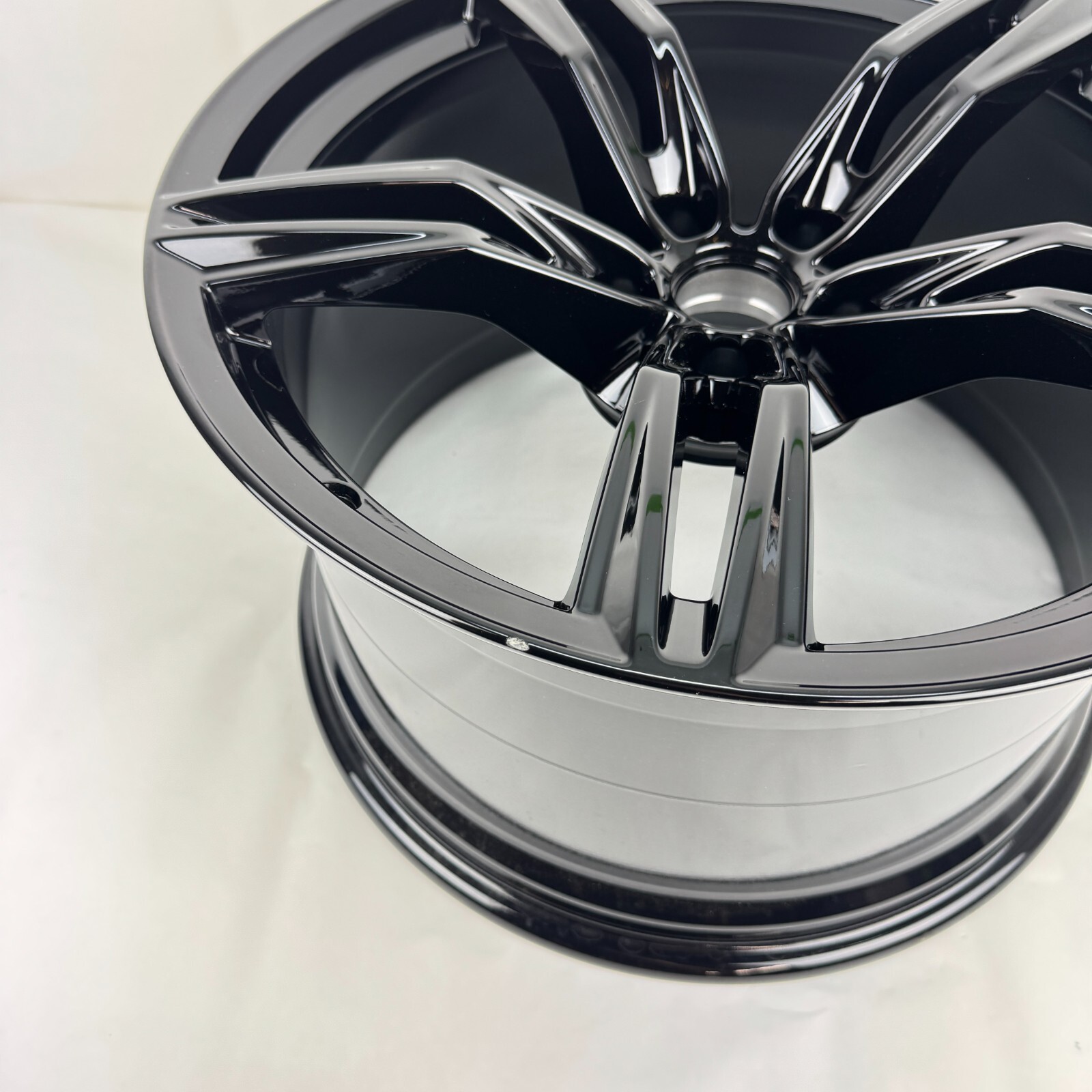 1x OEM Lamborghini Huracan REAR 19" Wheel Speedline 11x19 ET40 Rim 4T0601017BS