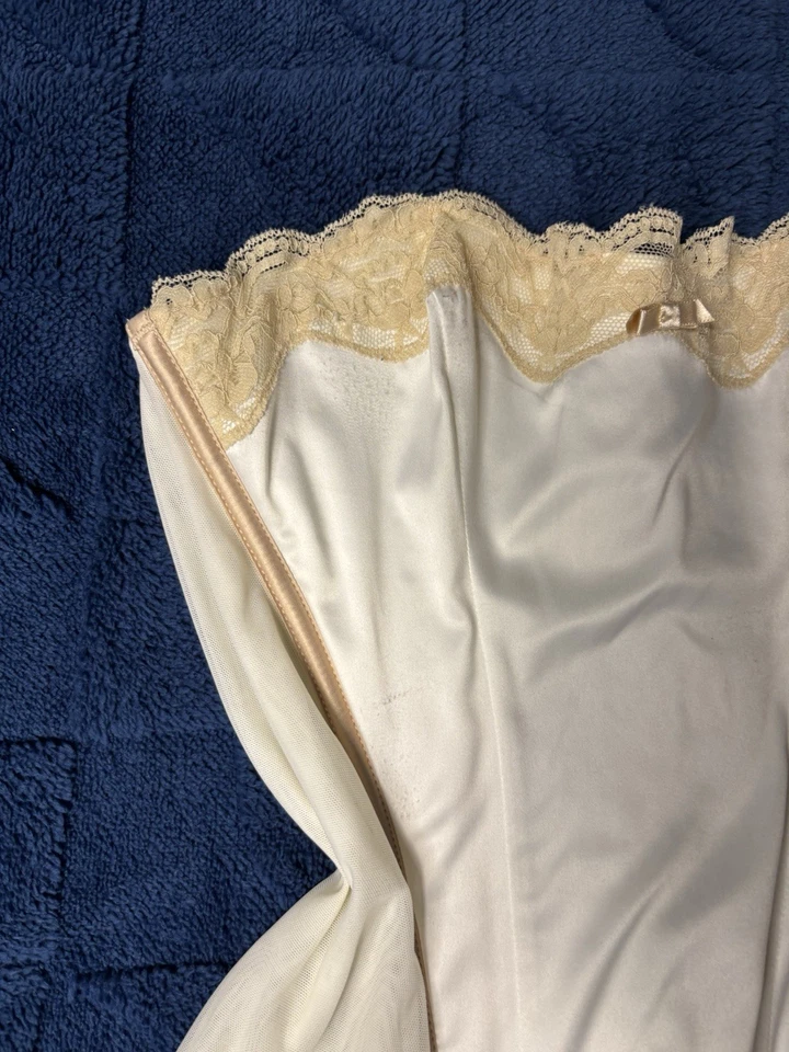 Top corsé de encaje satinado blanco íntimo Ellen MacPherson Foto 3 de 4