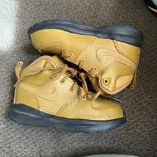 NIB NIKE MANOA LTR (TD) WHEAT/Black Size 9c BQ5374 700