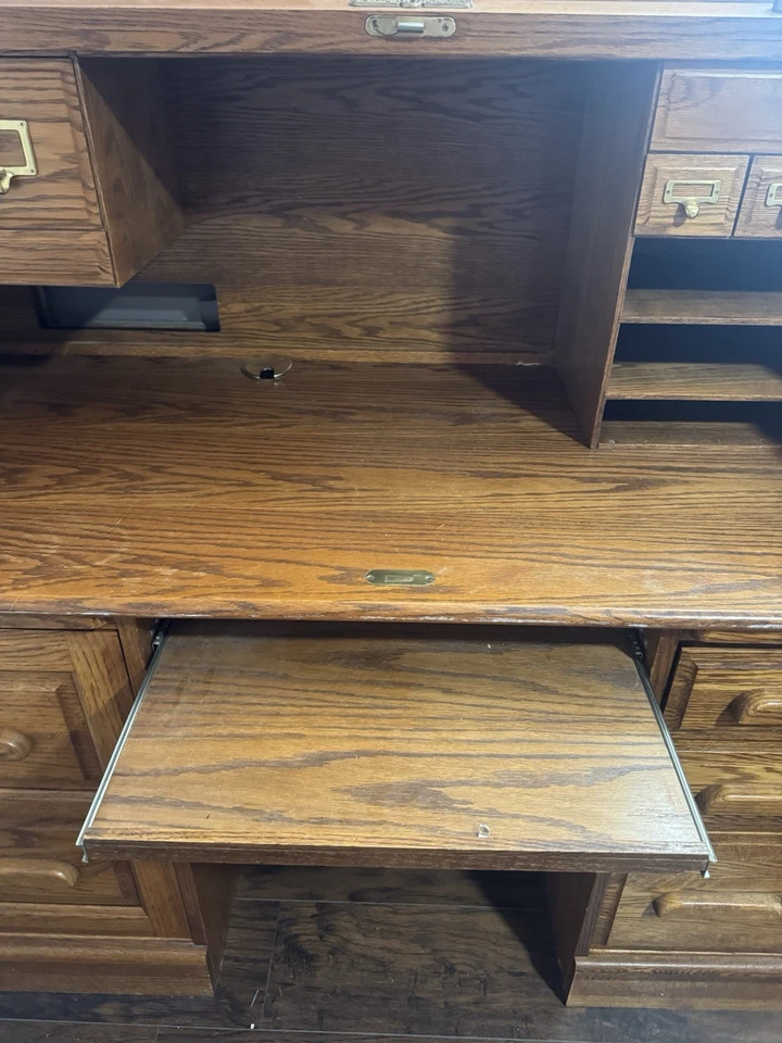 Escritorio enrollable roble macizo artesanal - Excelente estado.   Foto 4 de 4