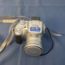 FujiFilm S3000 Video Camera with case and 2 SD Cards