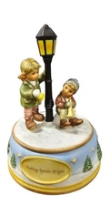 Berta Hummel 2002 Making Spirits Bright Musical Figurine Lamp Post Kids Winter