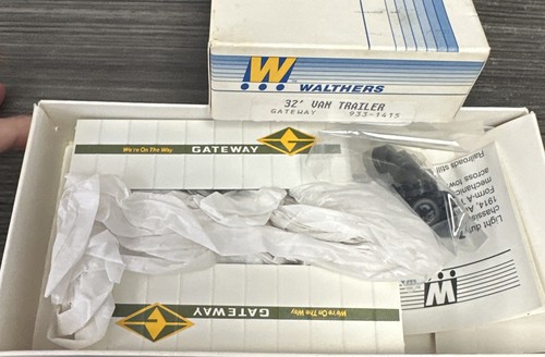 Kit a escala WALTHERS HO 933-1415 32’ furgoneta remolque puerta de enlace nuevo en caja | Condition: New