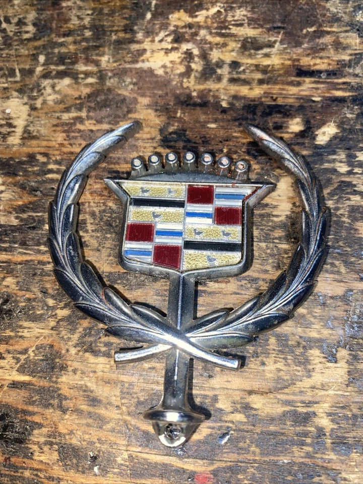 Cadillac Eldorado 1973-1978 emblema adorno capó Foto 2 de 2
