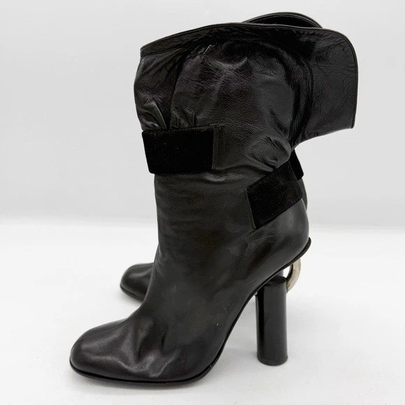 Bota Marc Jacobs de cuero negra holgada con tacón medio de la pantorrilla talla 10 Whimsigoth Designer Foto 2 de 4