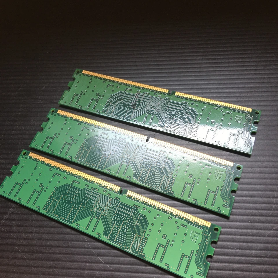 3PCS ProMOS V826632K24SCIW-D3 256MB DDR-400MHz-CL3 PC3200U-3033-0-A0 PC Memory - Image 4 of 4