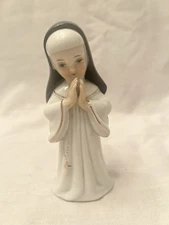 VINTAGE LIPPER & MANN PRAYING NUN FIGURINE, @1956 ROSARY