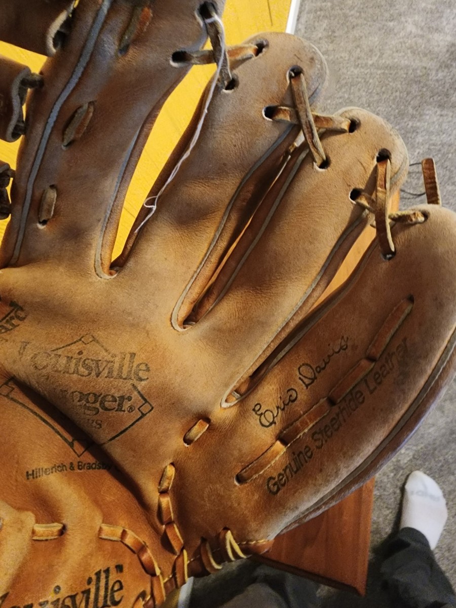 Louisville Slugger Eric Davis 12.75 RH Leather Softball Baseball