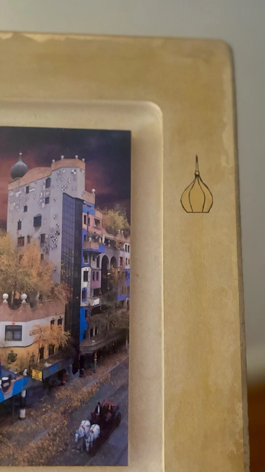 Hundertwasserbild aus Holz Hundertwasserhaus in Wien 29 x 34 cm wie NEU! Selten - Bild 3 von 4