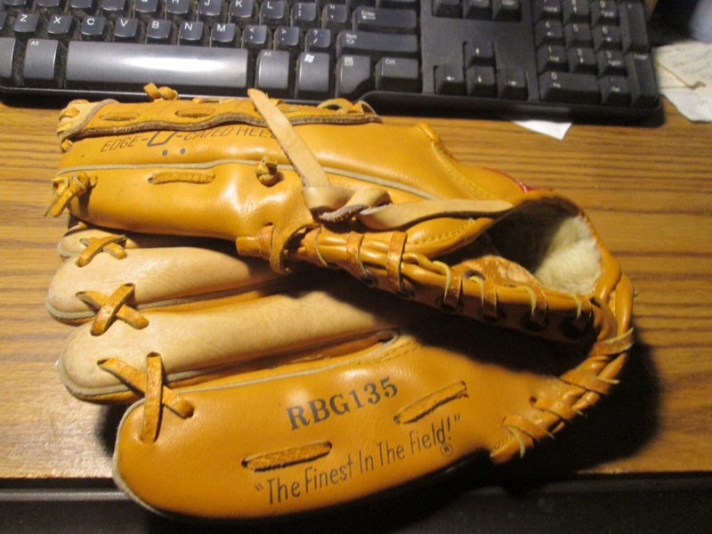 Rickey Henderson Baseball Glove RBG 135, LEFT HAND THROWING