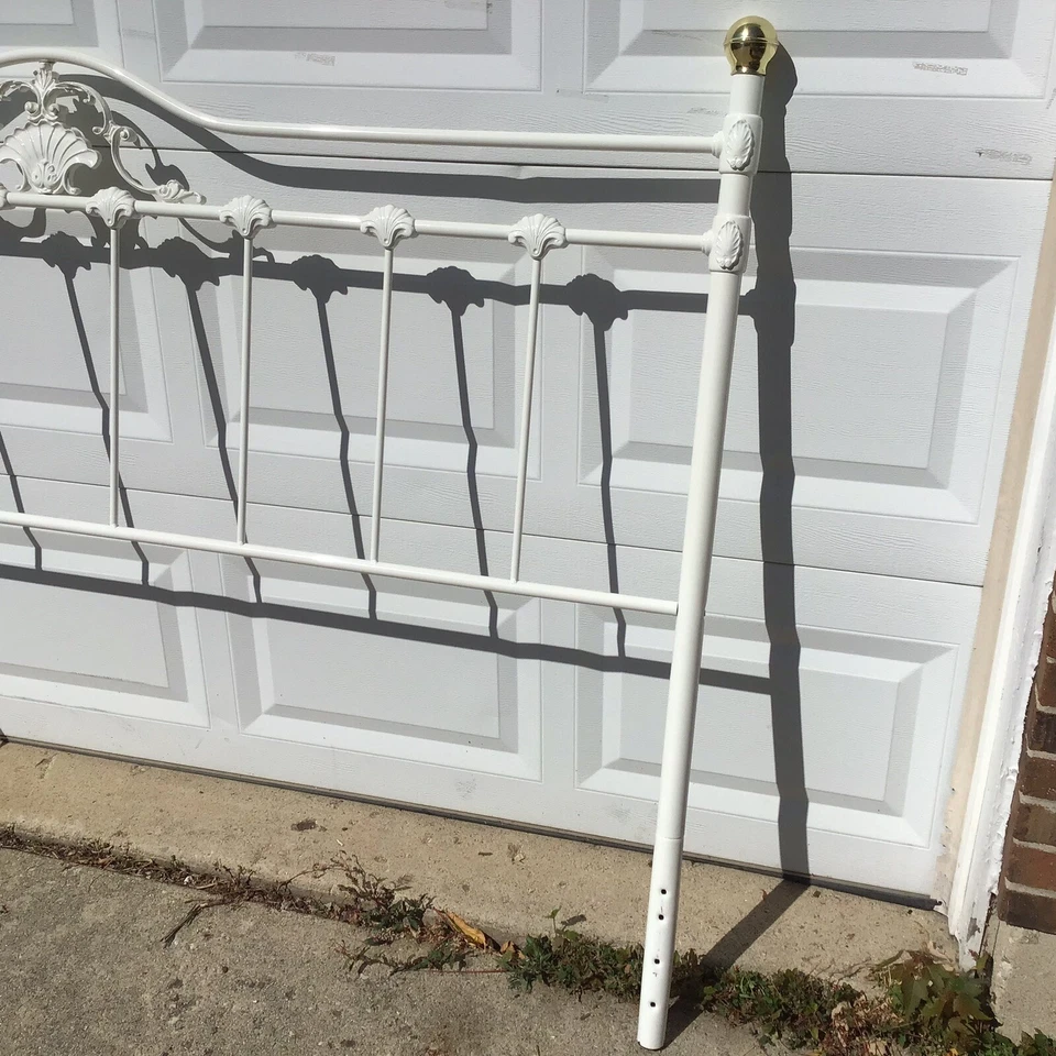 Beautiful Vtg WHITE ORNATE IRON & Brass KING SIZE HEADBOARD By Fashion Bed Group - Image 3 of 4