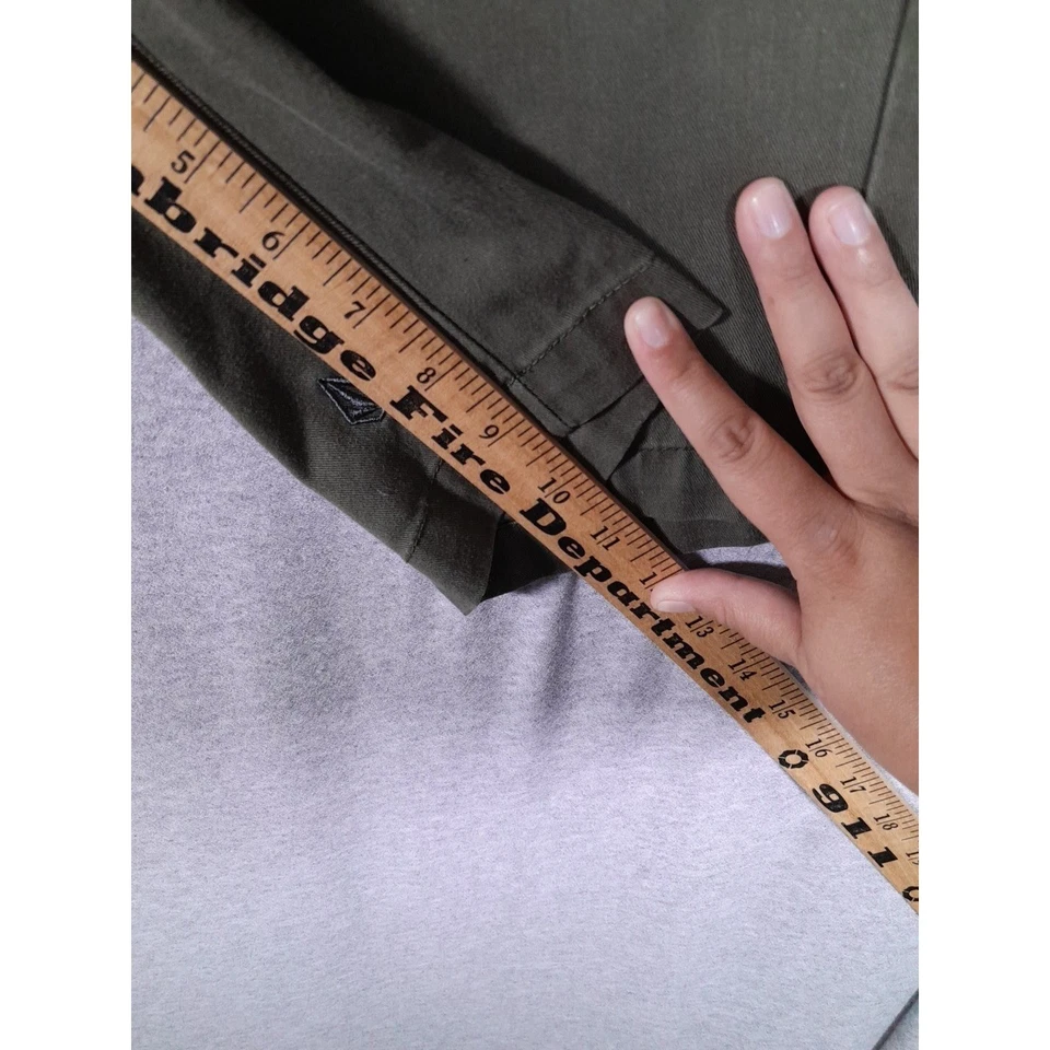 Volcom Olive Green Shorts Casual Chino Style Flat Front Mens Size 30 - Image 3 of 4