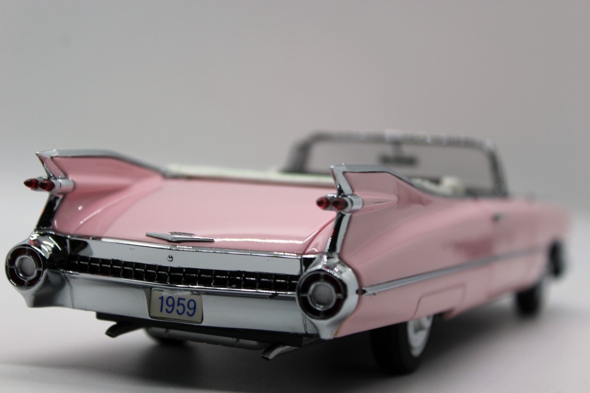 1959 Cadillac Series 62 Convertible, Danbury Mint 1:24 Pink w