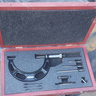 Starrett 224 Outside Micrometer 4-5 in Mechanical 0.00010 in Resolution w/ Case