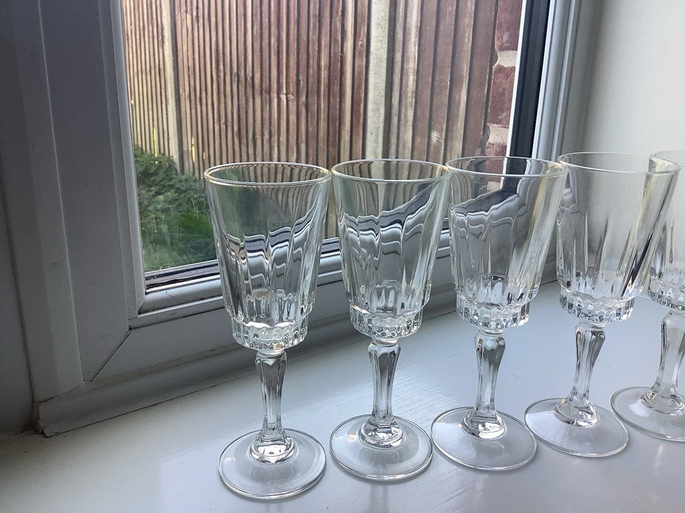 Lovely Vintage Set Of 6 French Luminarc "Victoria" Sherry Glasses/Flutes - Image 2 of 4