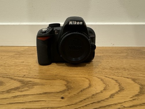 Nikon D3100 DSLR Camera + Nikon DX SWM VR Lens + Accessories - Picture 4 of 10
