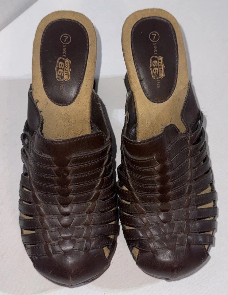 Zuecos de plataforma Route 66 Y2K años 2000 gruesos marrón imitación cuero tiras tacón mulas Foto 3 de 4
