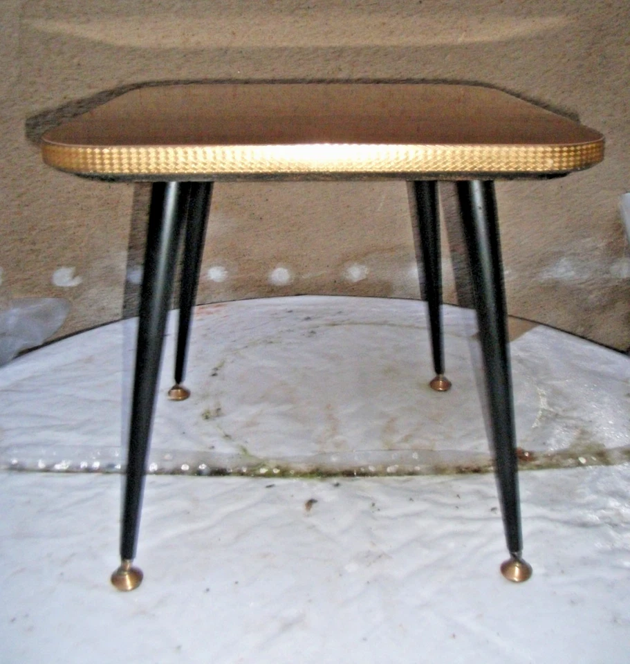 Table basse en formica, bout de canapé vintage années 1960/ 1970 de 35 X 35 cm - Photo 2/4
