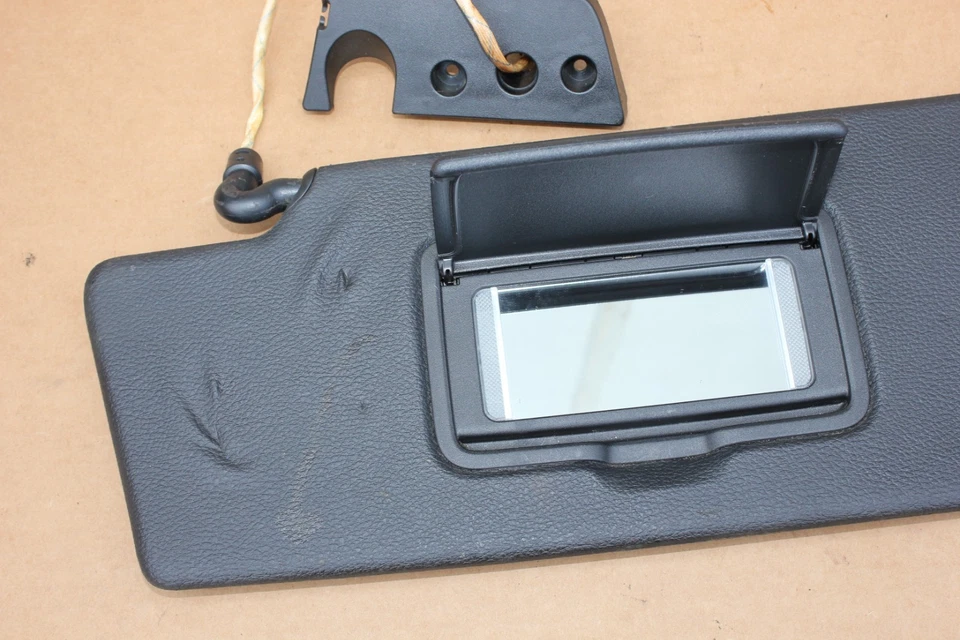 ¡DAÑADO! Visera izquierda Mopar original 6CD22TX7AN para Jeep Wrangler 2018-2023 Foto 2 de 4