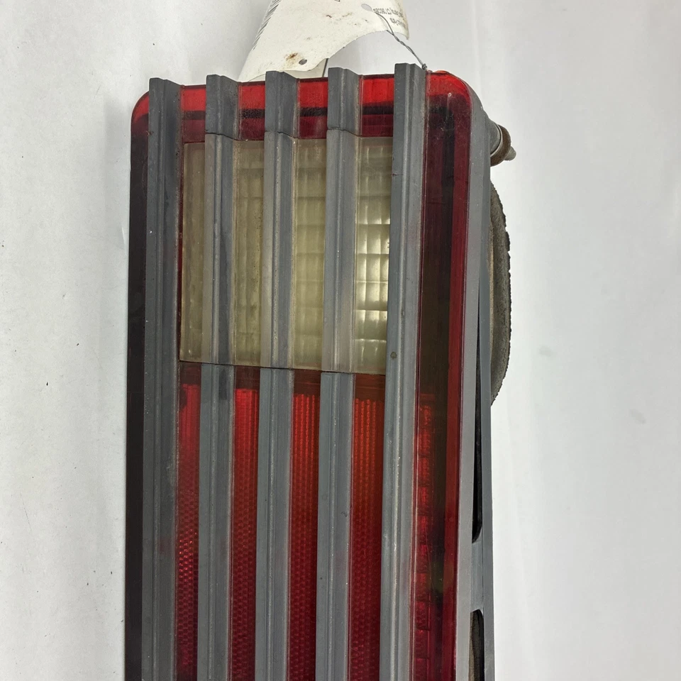 Conjunto de luz trasera Mercury Capri 1983-1986 lado derecho de fábrica OEM Foto 2 de 4