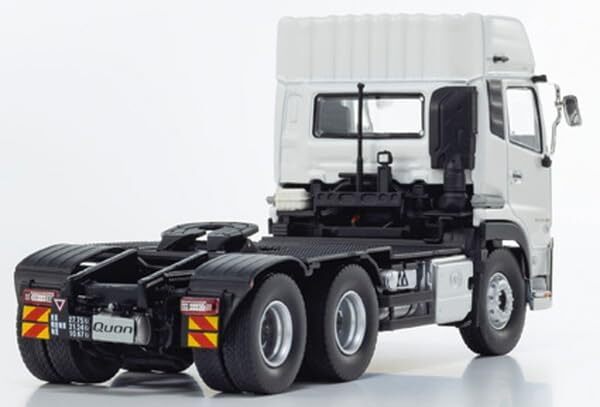 Kyosho Original 1/43 UD Quon GW 6 x 4 Tractor White KS67375W Kyosho Original 1/43 UD Quon GW 6 x 4 Tractor White KS67375W