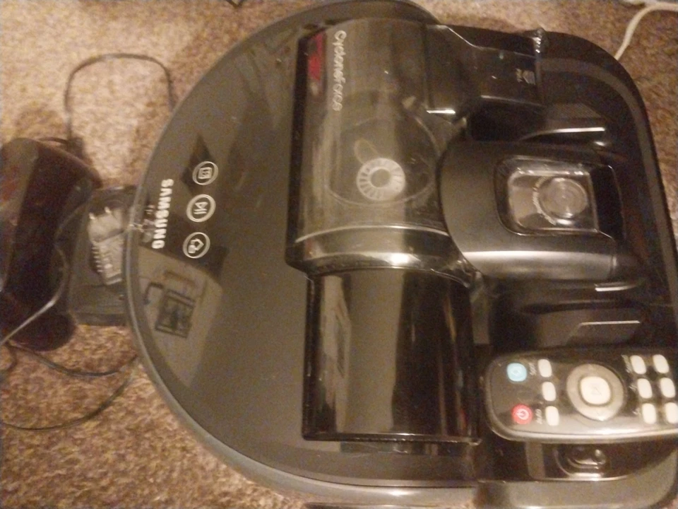 Samsung Cyclone Force Robot Vacuum Cleaner - Image 3 of 4