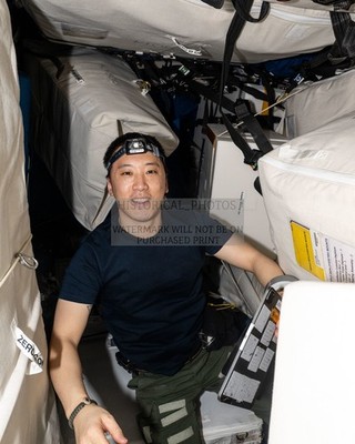 ASTRONAUT JONNY KIM WORKING INSIDE INTERNATIONAL SPACE STATION 8X10 PHOTO