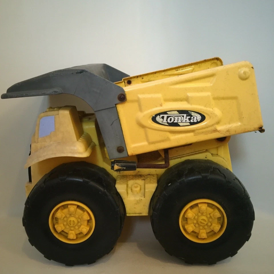  Camión de volteo Tonka amarillo 2001 Foto 2 de 4