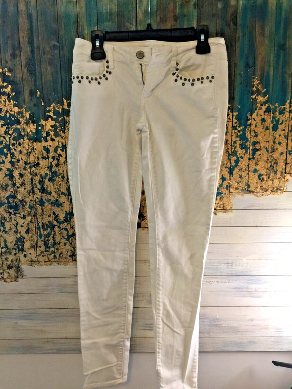 AMERICAN EAGLE JEANS LOW RISE WHITE STRETCH STUD POCKETS SIZE 4