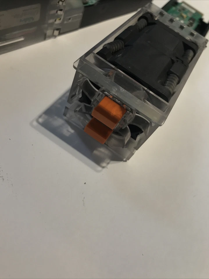 (1 x) EMC 2 VNXe 3200 (SAS 3.5 inch hard drive model, not 2.5 inch) fan module - Image 2 of 4