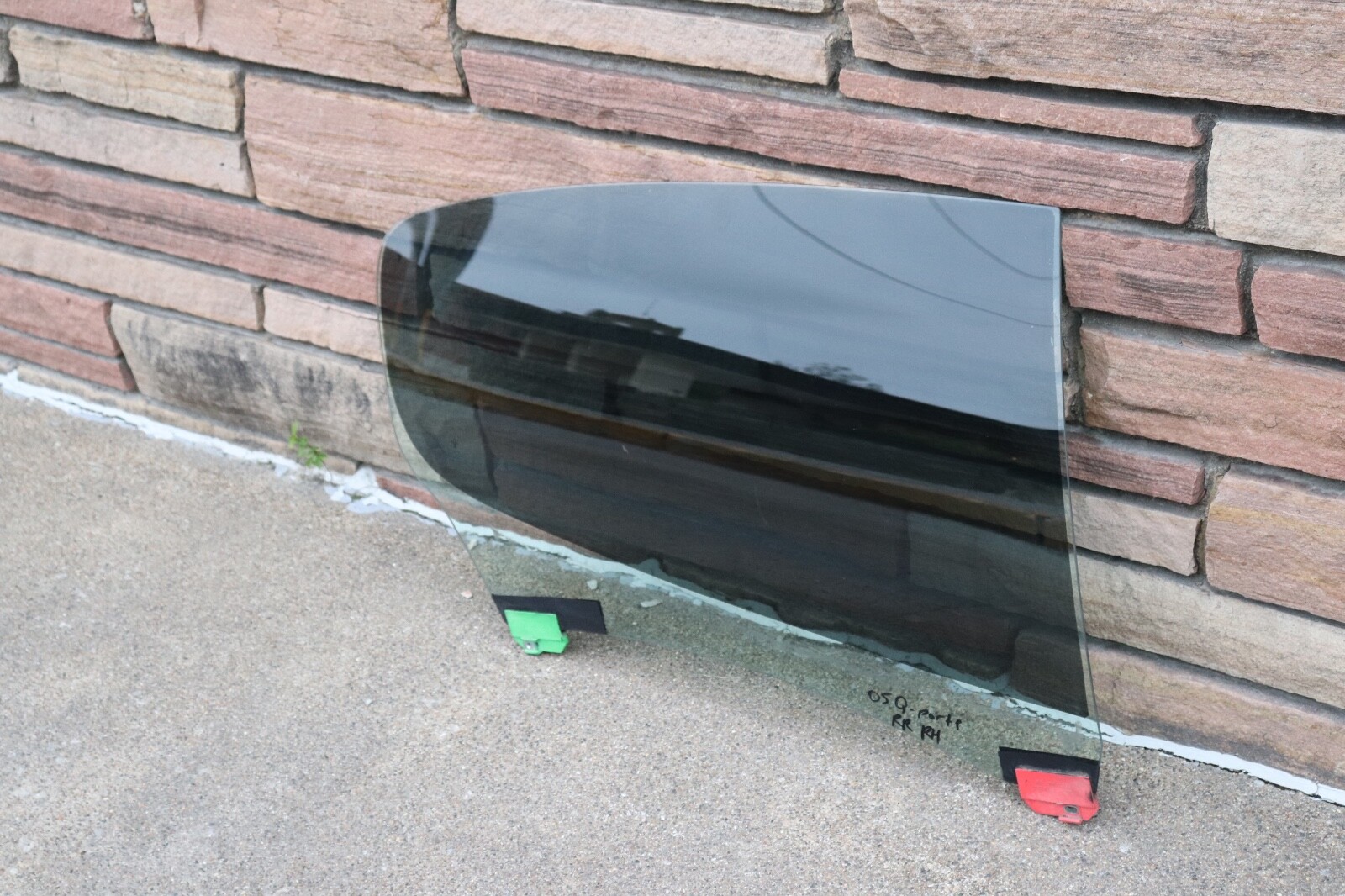 P2005215 2003-2012 Maserati Quattroporte M139 REAR Door Window Glass 43R001596