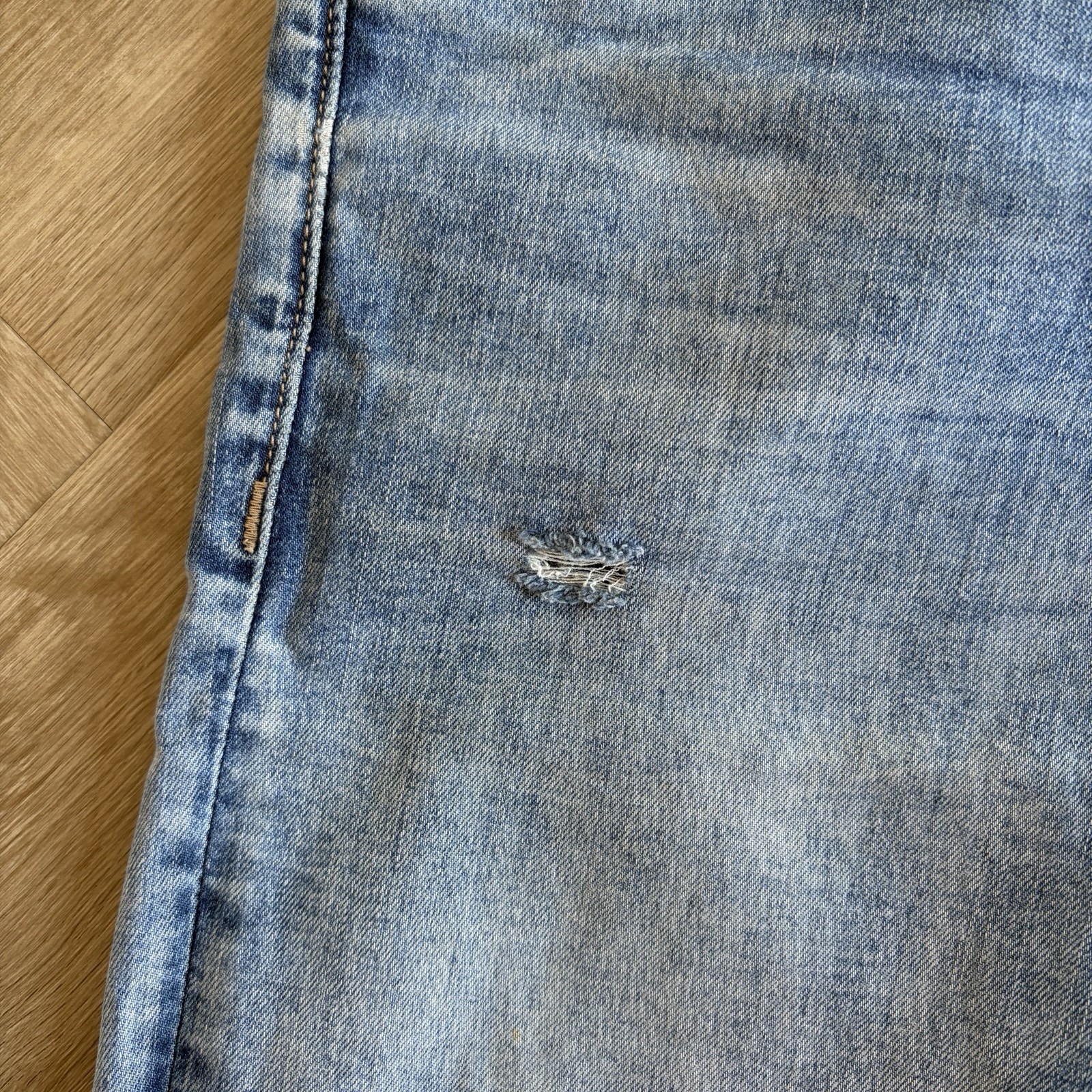 Calvin Klein CK Slim Fit Button Fly Distressed Blue Denim Jeans Size 32 X 32 image 7