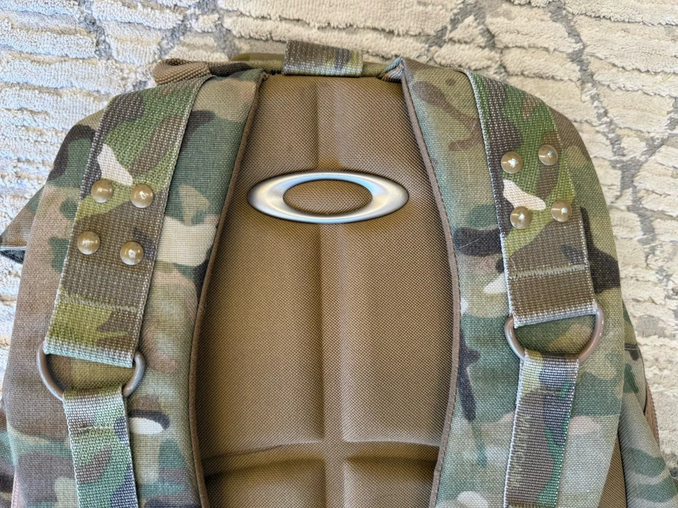 Mochila Oakley Icon 2.0 Multicam Camuflada Foto 3 de 4