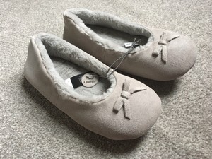 ladies pull on slippers