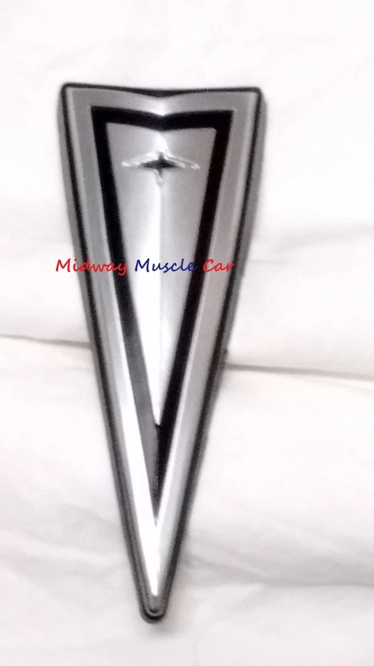1967 1968 1969 67 68 69 Pontiac Firebird parachoques delantero punta de flecha adorno emblema Foto 3 de 4