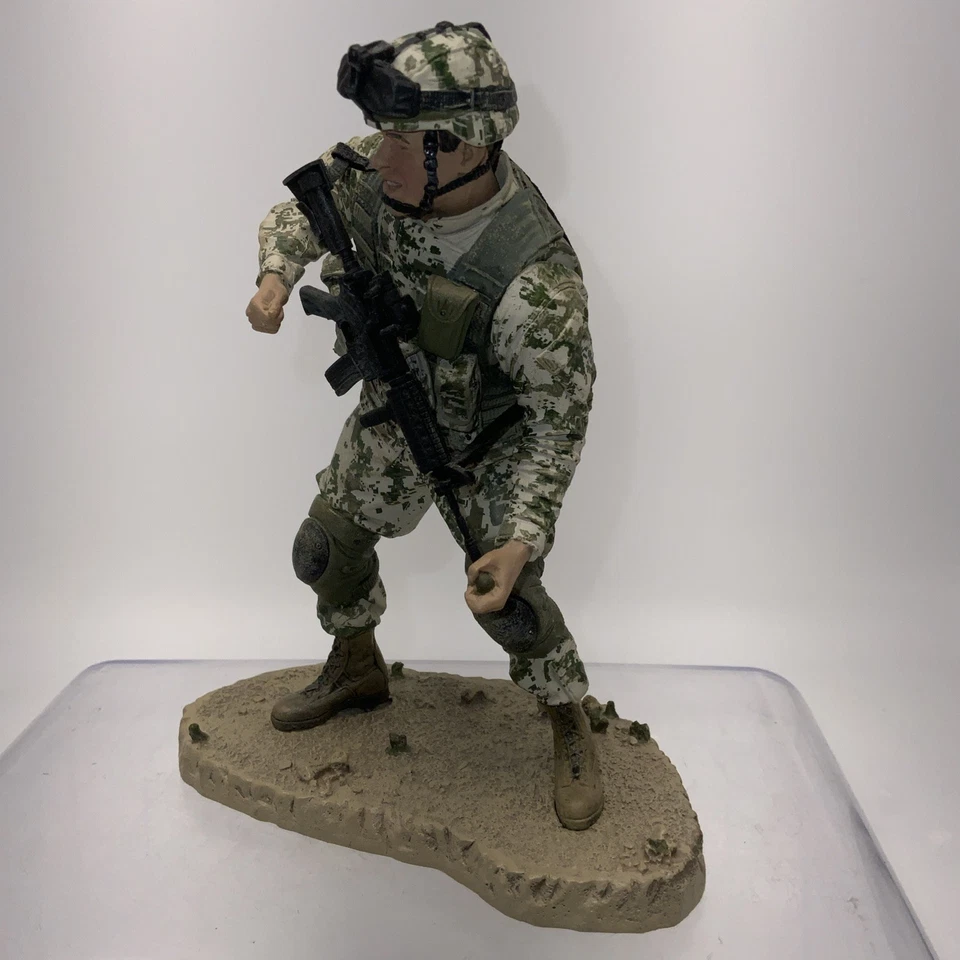 Figura de acción McFarlane Military Series - Army Infantry Grenadier Foto 2 de 4