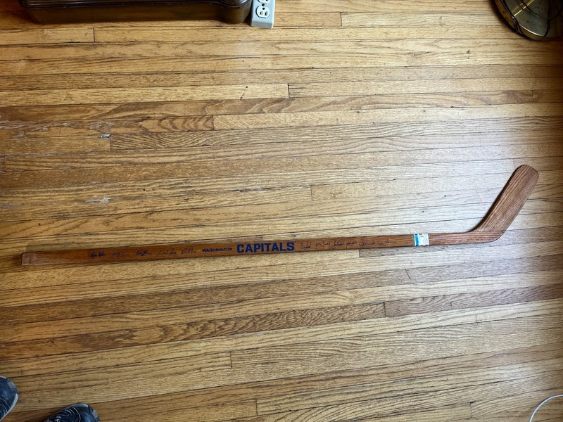 VINTAGE WASHINGTON CAPITALS EASTERN VICTORIAVILLE CANADA WOOD HOCKEY STICK