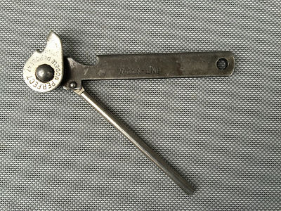 ANCIEN OUVRE-BOUTEILLE / Décapsuleur "IDEAL" dans son jus EUR 2,50