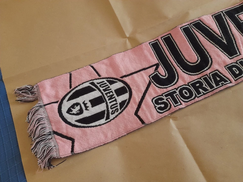 Sciarpa calcio JUVENTUS Storia di un grande amore ( Rosa ) - Immagine 2 di 2