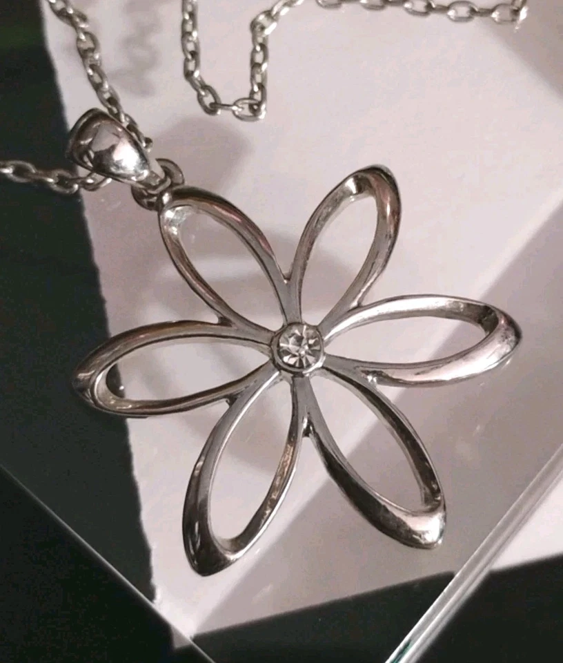 Дизайнерский GUESS посеребренный цветок подвеска с прозрачными стразами на 15» + цепочка! - Изображение 2 из 4