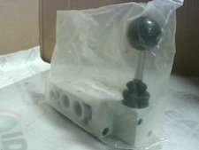 Numatics L23LD652O000000 Manual Air Control Vavle 4 Way 3/8" NP - Factory Sealed