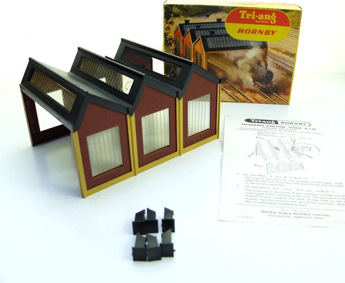 TRIANG R 1146 COBERTIZO MOTOR MODERNO | Condition: Used