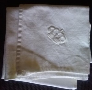 VTG ROYAL JORDANIAN AIRLINE F/C SNACK TRAY LINEN W/ EMBROIDED CROWN  