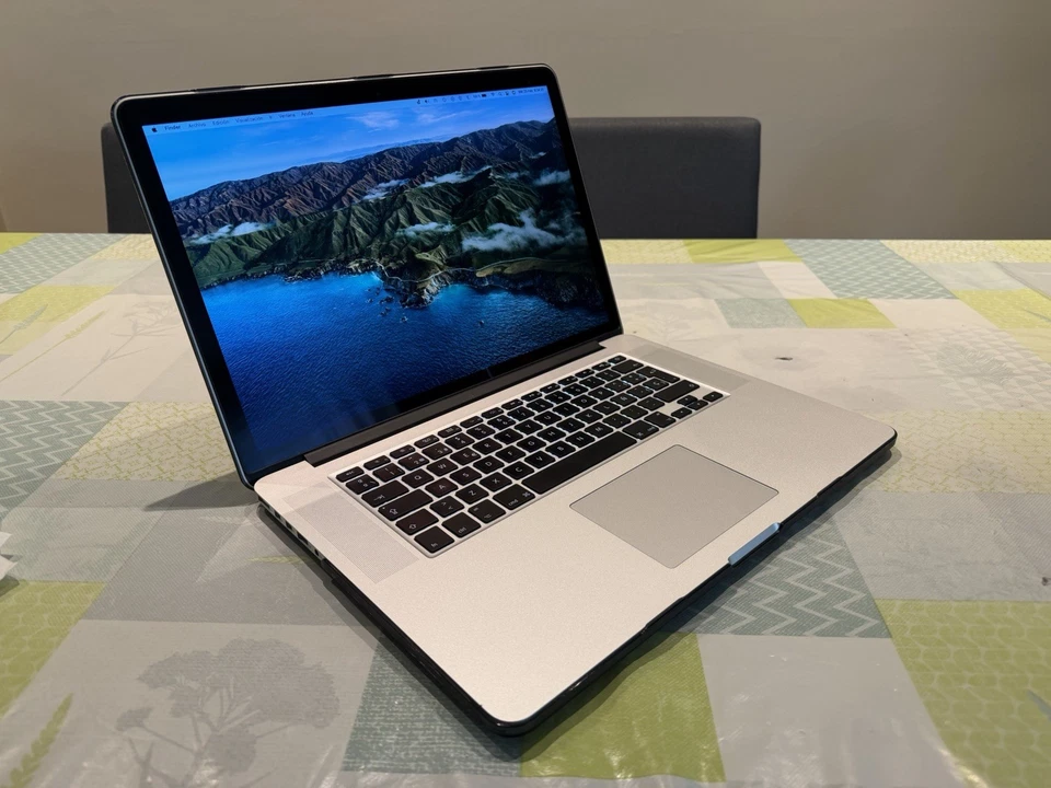 Apple MacBook Pro Retina 15,4 Zoll (256GB SSD, Intel Core i7 4.Gen, 2,2GHz_3,3_6, foto 2 de 5