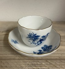 Meissen Porzellan 2-tlg. Mokka Gedeck, Aquatinta blaue Blume vergoldet 1. Wahl