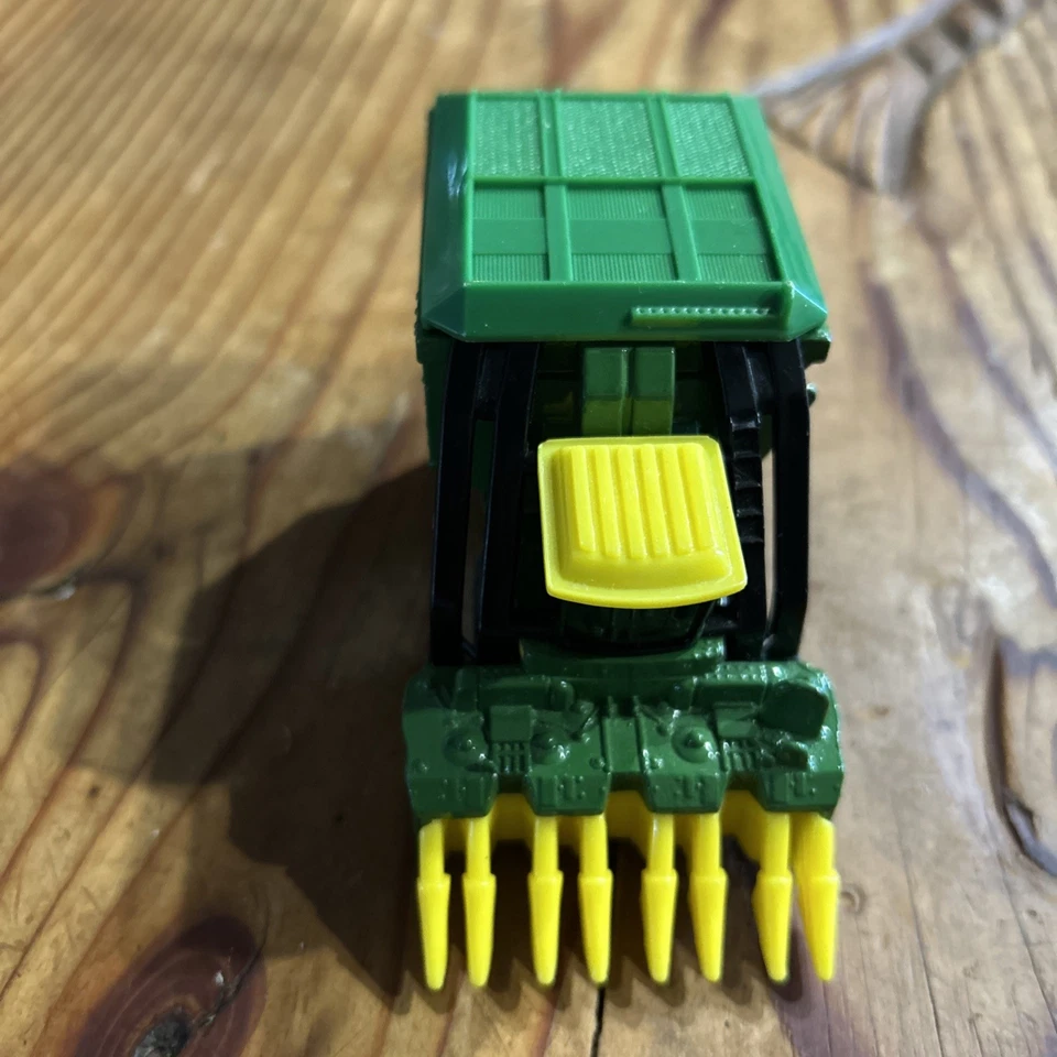 ERTL John Deere Cotton Picker Combine, Green, 1/64 Great condition - Image 2 of 4