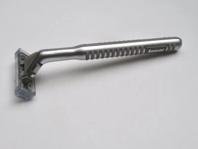 GILLETTE SENSOR EXCEL Rasierer Metal Razor ohne OvP w/o pack Old Version, unused