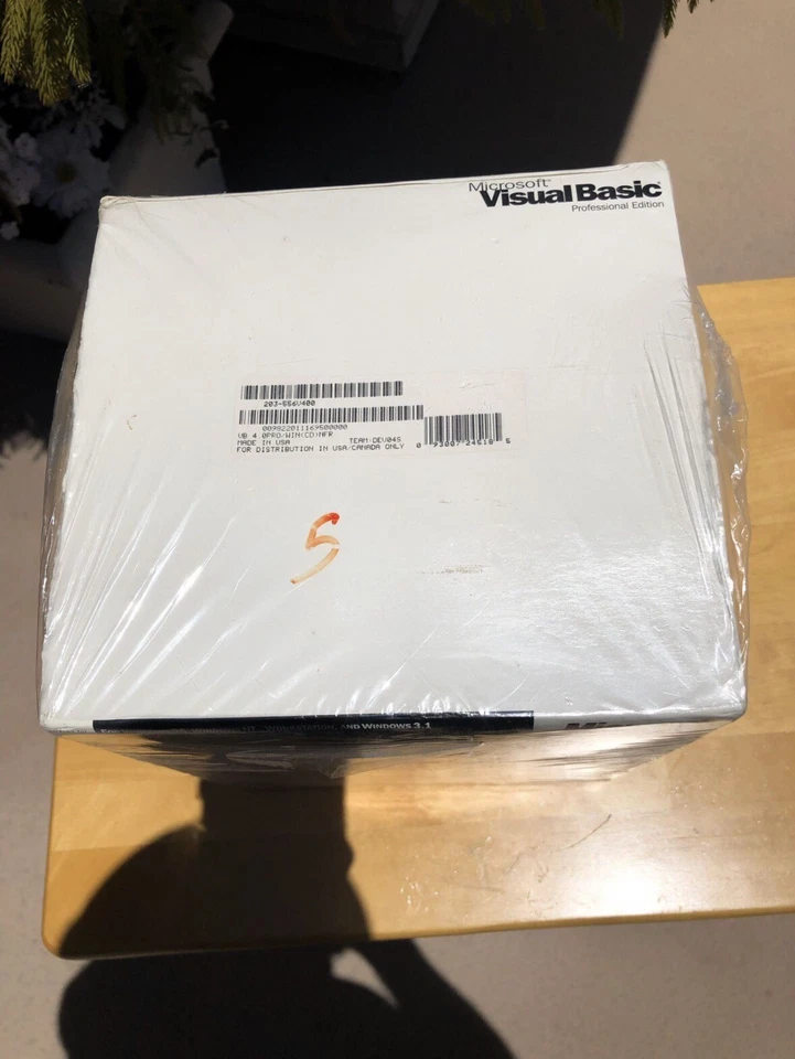 NEW Microsoft Visual Basic 4.0 Professional Upgrade Version Windows (Sealed). - Image 3 of 4